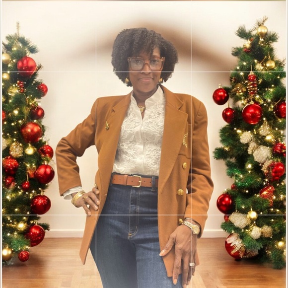 100-200- Classy Holiday Outfits $5 Starts - Picture 2 of 16